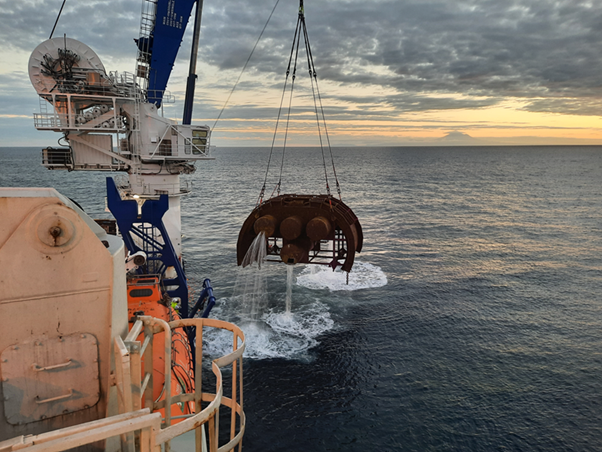One of the mid-water arches being hauled onto the Sapura Constructor. 