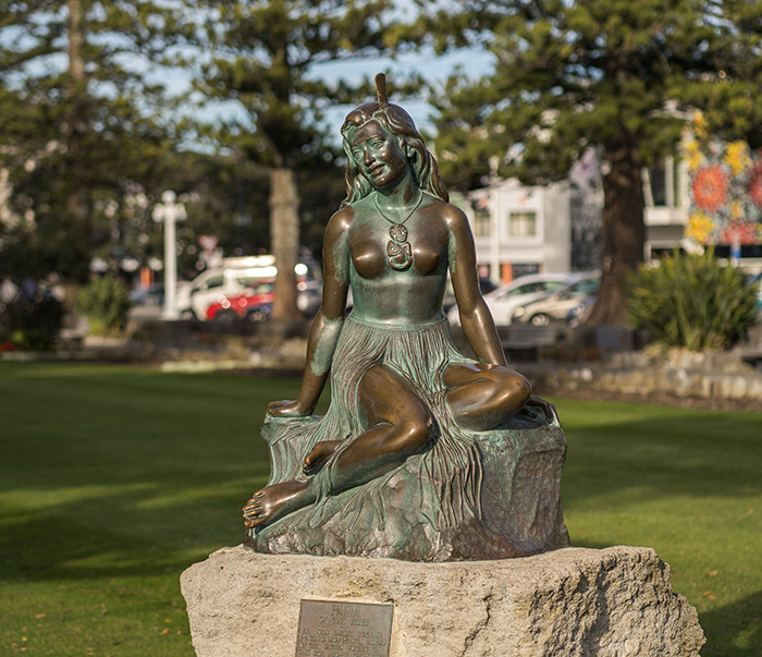 Photo of the Statue of Pania sculpture (also known as Pania of the Reef).